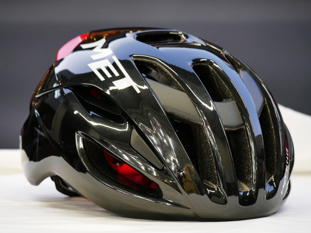 【ROUND FIT】RIVALE (リヴァーレ) MIPS<ブラックレッド/グロッシー>